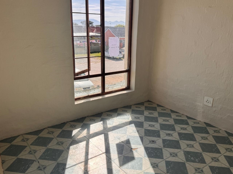To Let 2 Bedroom Property for Rent in De Almeida Western Cape
